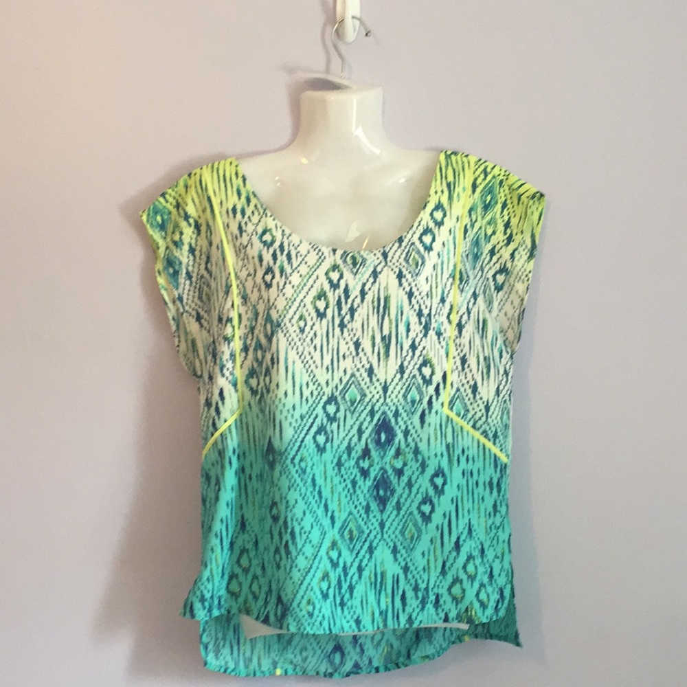 American Eagle peacock look short sleeve shirt